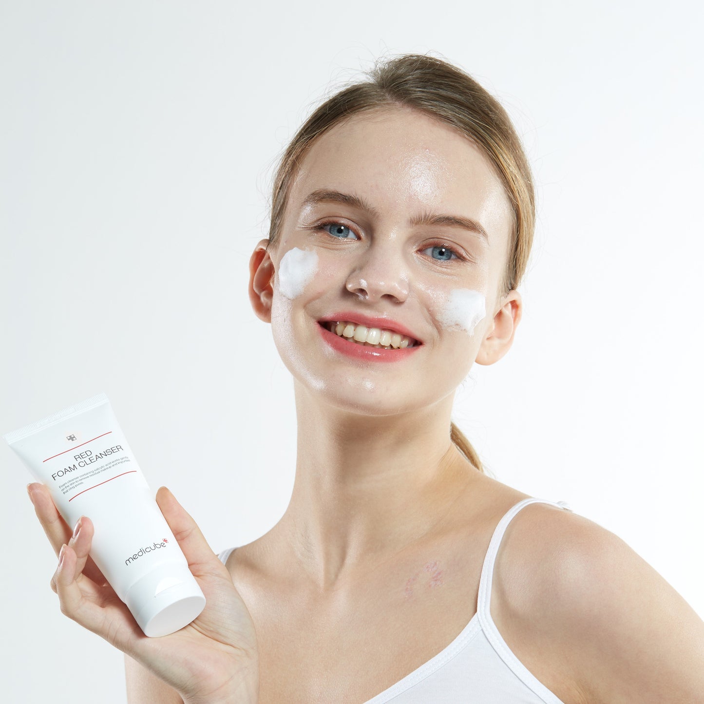 medicube Red Foam Cleanser 120ml - Skynkorea