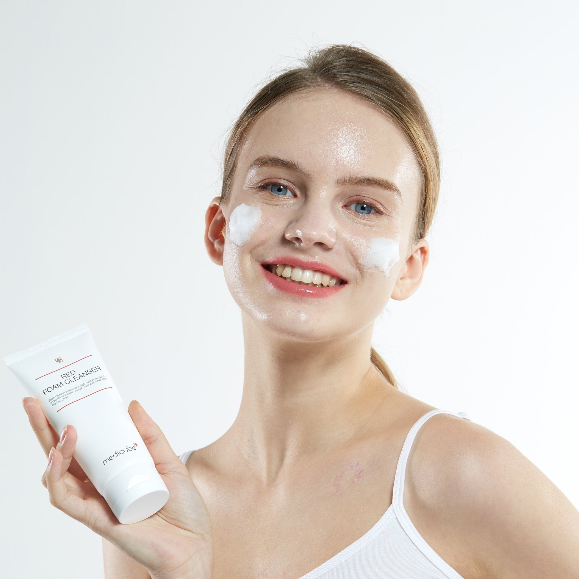 medicube Red Foam Cleanser 120ml - Skynkorea
